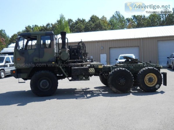 2003 Stewart and Stevenson M1088A1 Semi Truck