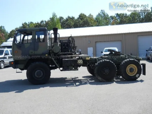 2003 Stewart and Stevenson M1088A1 Semi Truck