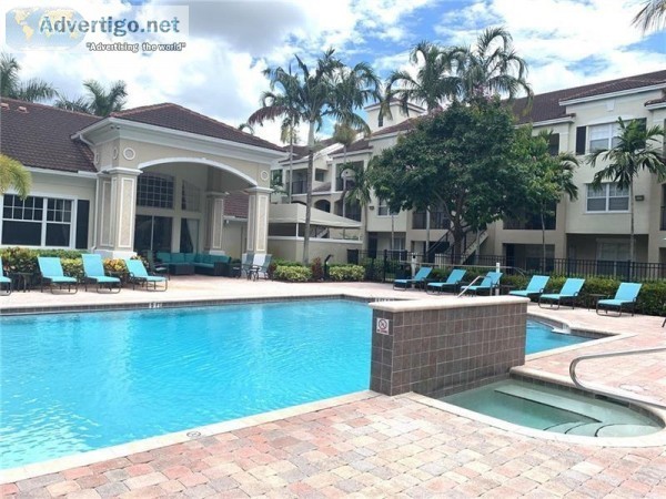 Cozy 2 bedroom Condo unit located in Coral Springs FL