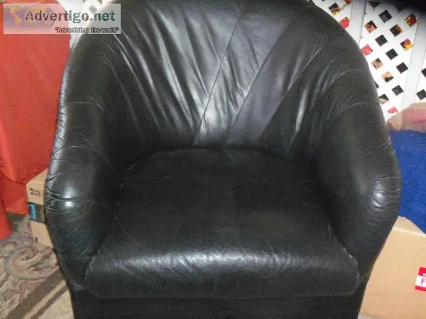 Black leather Swivel chair
