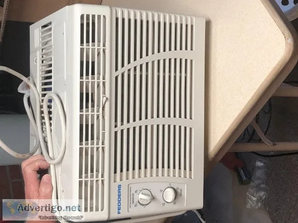 Window unit air conditioner