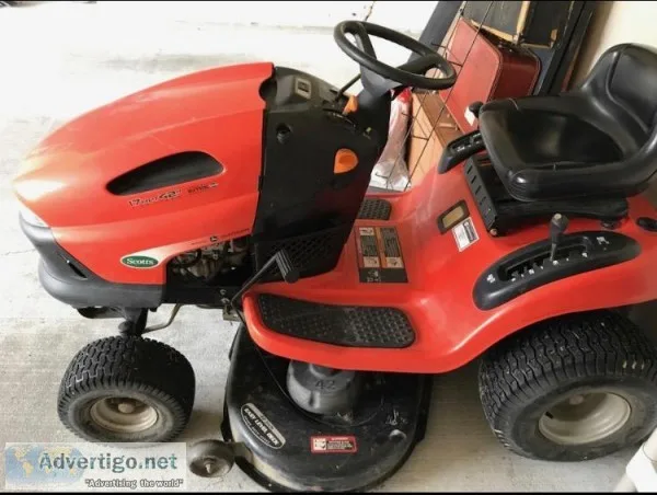 John Deere &quotScotts&quot Riding Mower