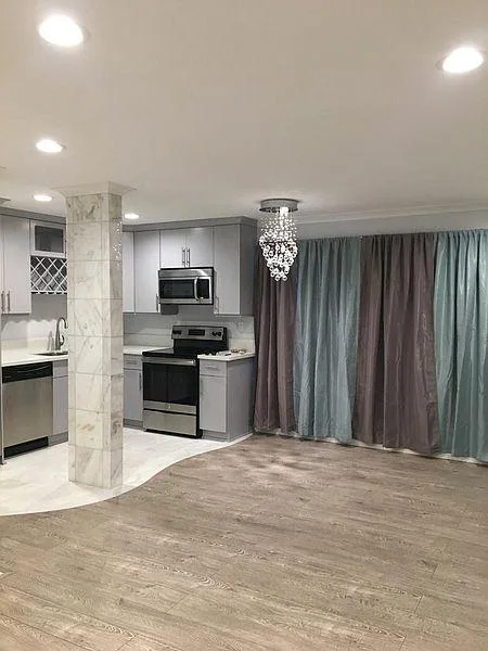 Live in a modern and renovated 1 bedroom in LA with gleaming lam