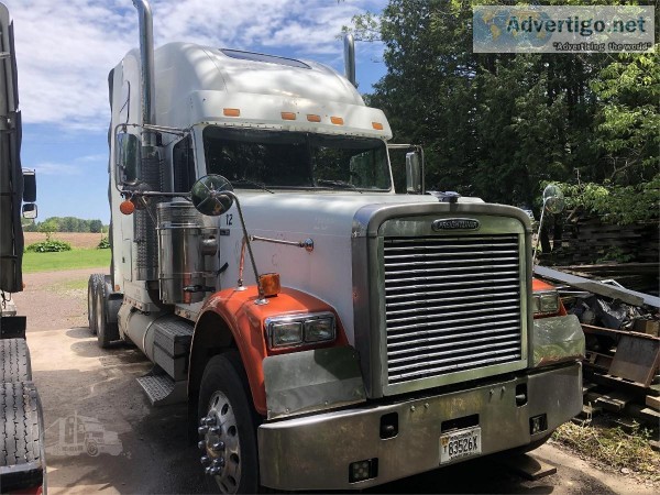 2004 Freightliner FLD120 Classic Semi Tractor