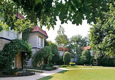 Looking for Resorts in Manesar