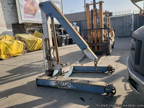 OTC 6000 LB. CAPACITY HEAVY-DUTY CRANE