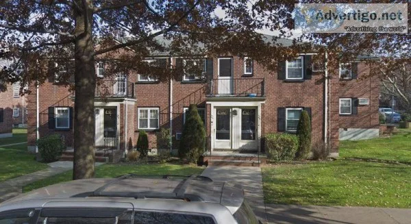 ID 1348944 Two Bedroom Apt For Rent in Hollis Court at Bayside