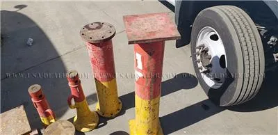 AIR JACKS WITH STANDS SPACERS AND TWO PORTA PUMPS
