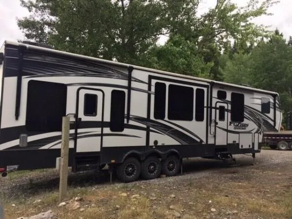 2015 Keystone Fuzion 401 Chrome Fifthwheel For Sale