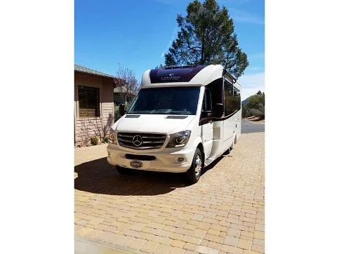 2018 Leisure Travel UNITY U24MB