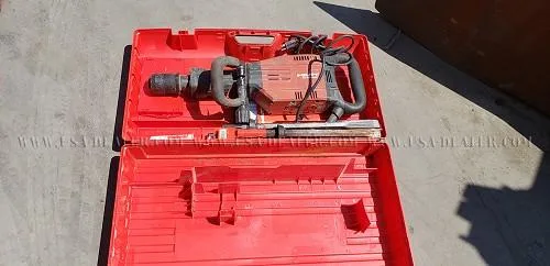 HILTI TE 905-AVR HEAVY DUTY DEMMO HAMMER WCASE AND 3 BITS