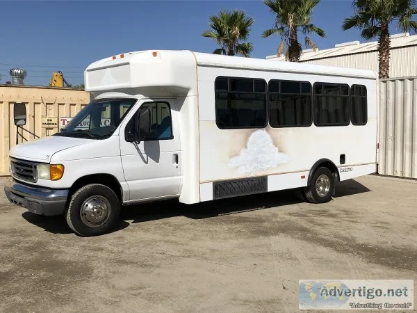 2005 FORD E450 BUS 8015
