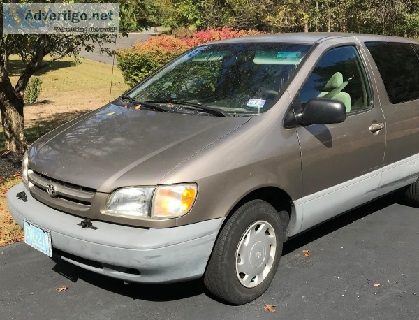 1999 Toyota Sienna (Skillman)