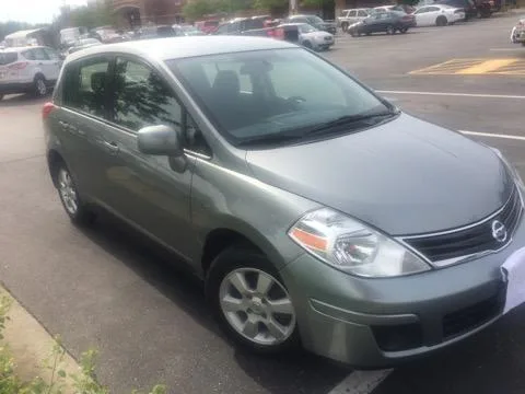 2011 NISSAN VERSA HATCHBACK PRICE NEGOTIABLE