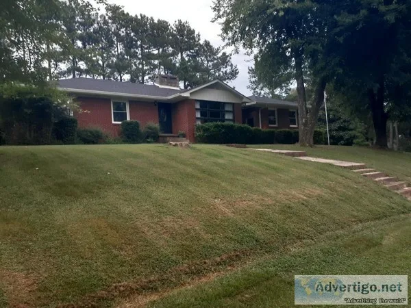 Beautiful brick ranch in desirable Lone Oak