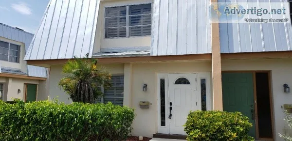 RENOVATED large 2 story  town home great location