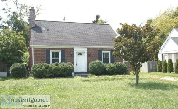 2 Bedroom Cottage in the Belmont Neighborhood - This cottage is 