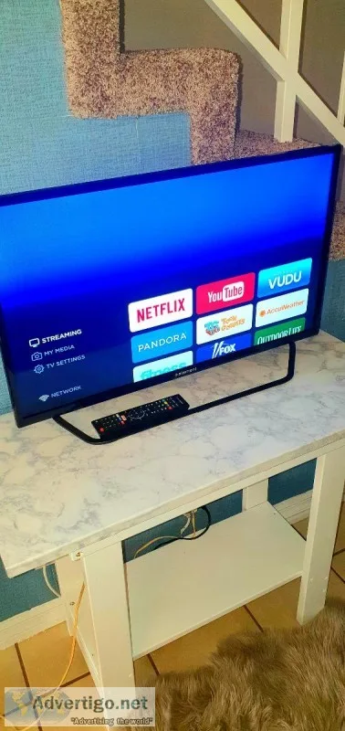 32&quot Element Smart TV w Smart Remote