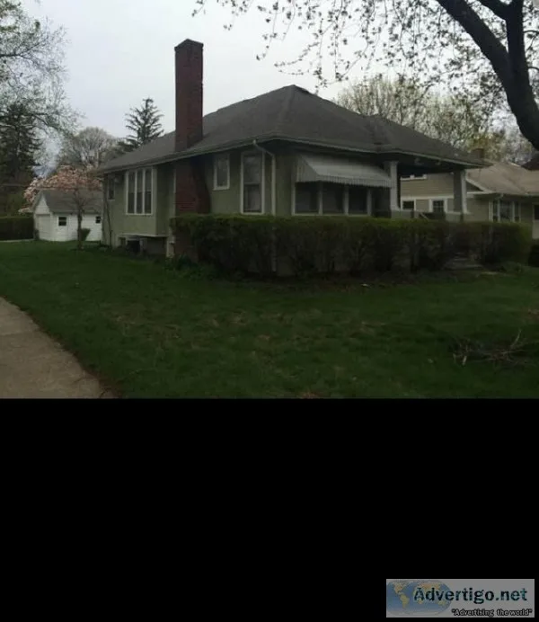 Near 5th Ave Train Downtown Naperville