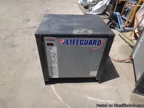 HAWKER POWER SOURCE LIFEGUARD PLUG-IN TYPE BATTERY CHARGER LG120
