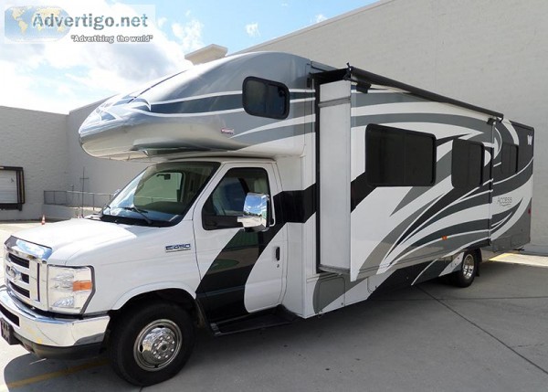 Immaculate condition 2014 31 ft. Winnebago Access Premier 31WP w