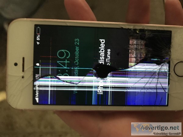 iPhone se cracked screen