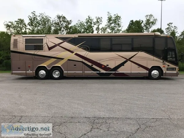 Excellent condition 1999 45 ft. Prevost Featherlite H3-45