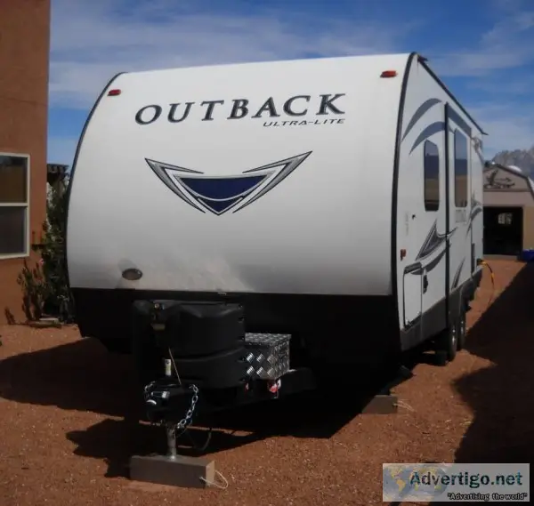 By Owner 2018 26 ft. Keystone Outback Ultra Lite 220 URB w slide