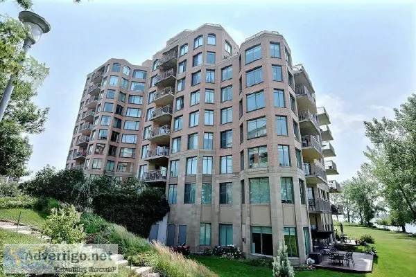 1120 sqft condo with breathtaking view of the River in Brossard