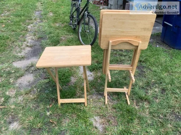 Card tablesservers tables with carrier stand