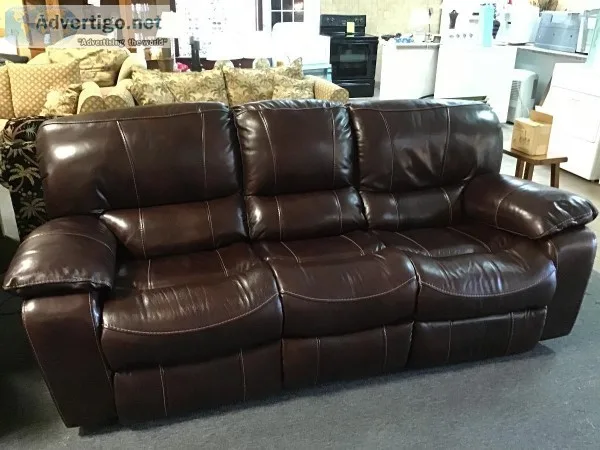 Like new Cindy Crawford Giana brown leather power reclining sofa