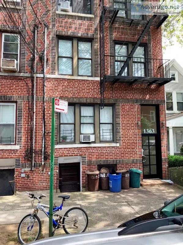 Great Investmnt Property - 6 Family Brick Townhouse
