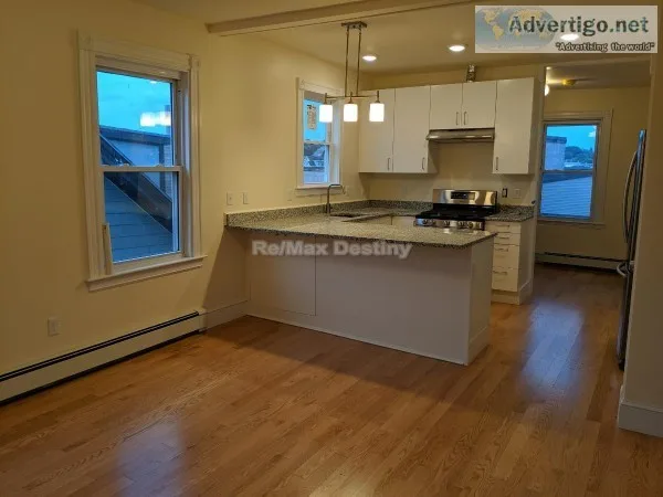Leland St 3BED apt for rent