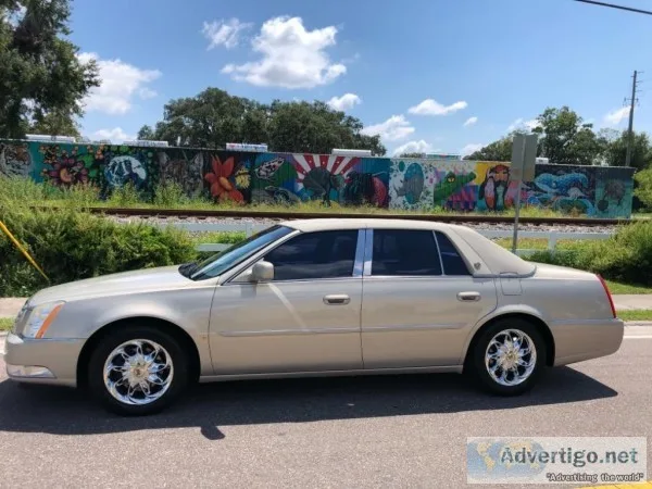 2007 CADILLAC DTS  LIKE NEW  DRIVE IN LUXURY 