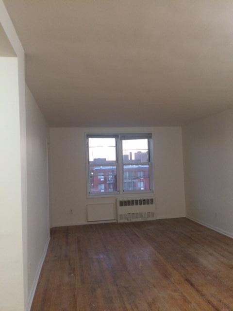 LARGE ONE BEDROOM APARTMENT FOR RENT 1925