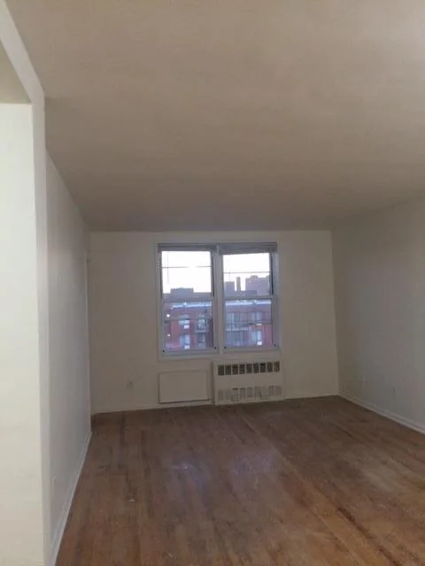 LARGE ONE BEDROOM APARTMENT FOR RENT 1925