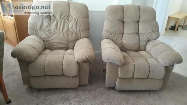 Pair of matching &quotLazy-Boy" rocker recliner chairs