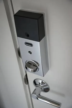 Right Hook Lock and Key 