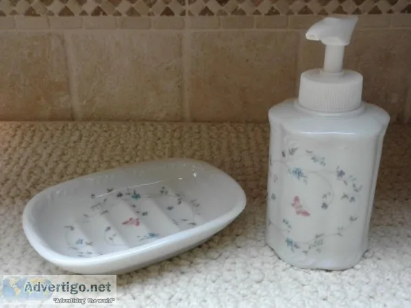 CERAMIC SOAP DISH and LOTION DESPENSER SET