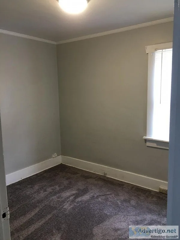 Cute Brick Bungalow 2Bedrooms with new appliances  Hardwood Floo