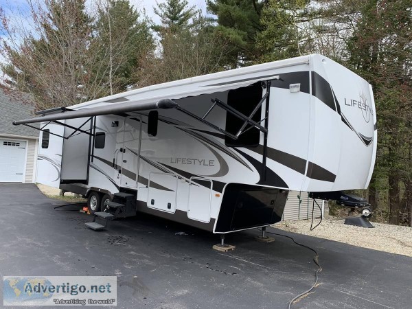 2013 Lifestyle Luxury LS34SB 5th Wheel