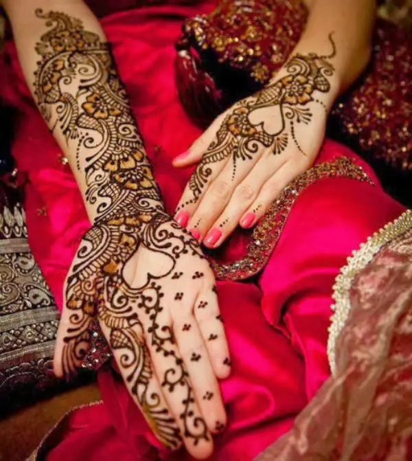 Dazzle up Your Day with Traditional Mehendi