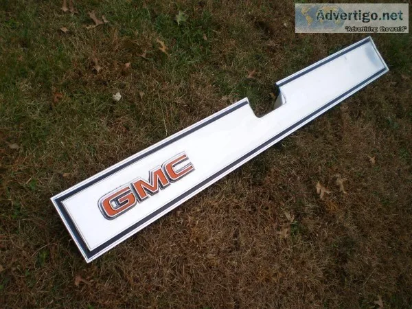 RARE 1973 - 1987 GMC Pickup Truck Tailgate Panel Trim Insert Mol
