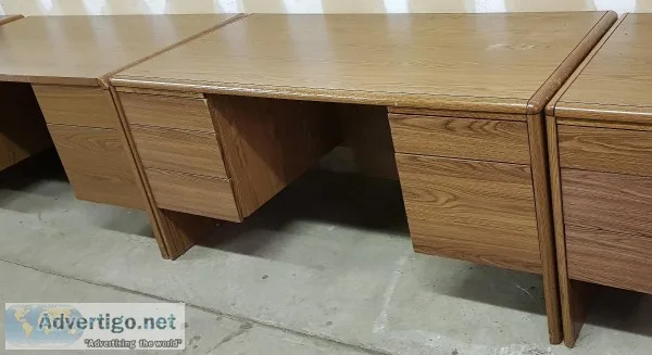 Free computer desks and chairs