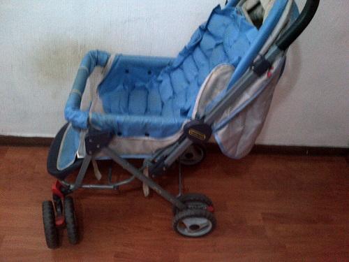 Baby stroller with 8 double wheels in a very good condition