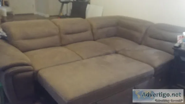 Homelegance Platina Sectional in brand new condition