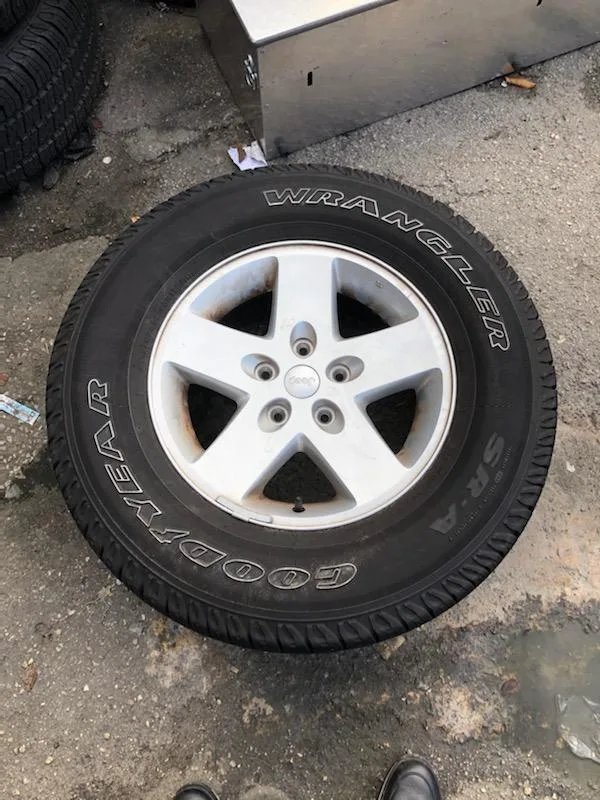 GOMAS A LA VENTA PARA JEEP WRANGLER 2018 P25575R17