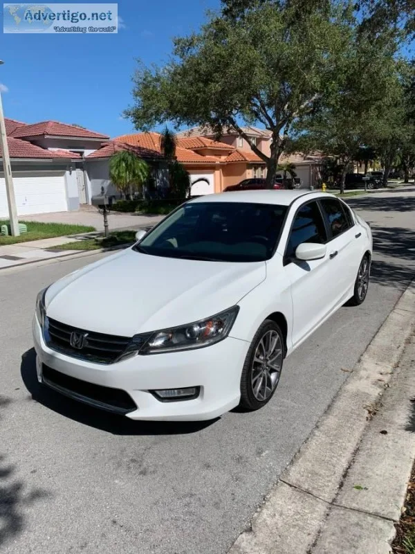 2013 Honda Accord 4-door Pearl White 18&Prime Alloy Wheels