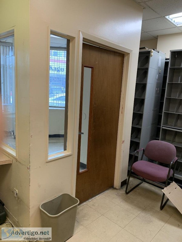 DOCTORS OFFICE DOCTOR READY 2 FLOORS on busy thorofare 1200 sq. 