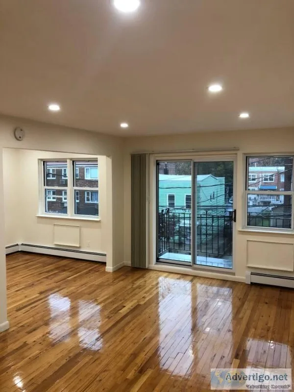ID  1361565 Beautiful Large L-Shaped Studio for Rent in the Hear